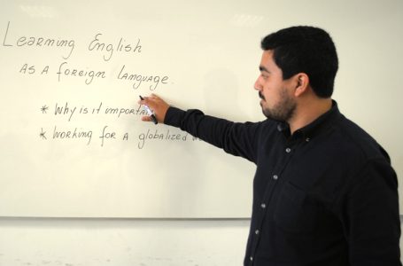 Académicos destacan importancia de saber inglés