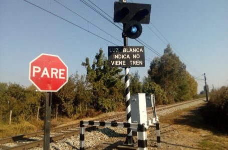Vecinos piden más seguridad para cruce ferroviario en Longaví