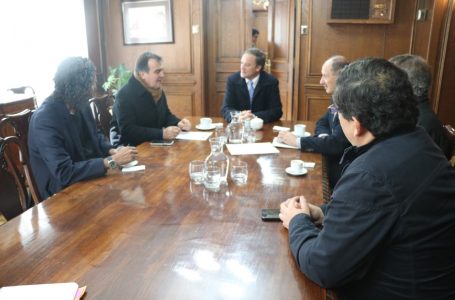 Exfutbolistas y el diputado Pablo Prieto se reúnen con ministro de Bienes Nacionales