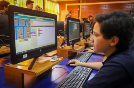 Colegios ya se pueden inscribir en “La Hora del Código” que busca acercar a los escolares al mundo de la programación computacional
