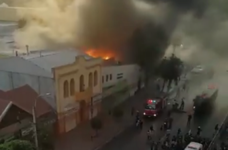 Locales comerciales y jardín infantil fueron afectados por incendio en Talca