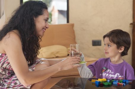 Recomiendan tomar agua para combatir la ola de calor