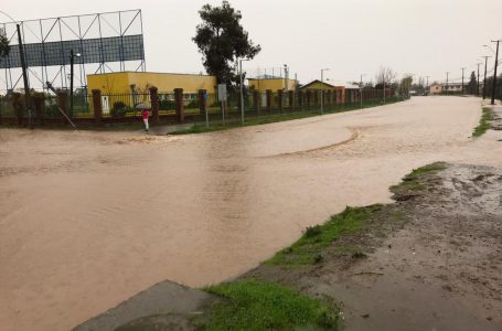 Inundaciones en diversos sectores debido a temporal de viento y lluvia que afecta a la región del Maule