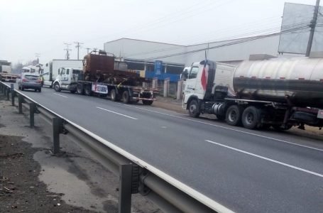 Camioneros iniciaron paralización indefinida y se reúnen en las principales rutas del país