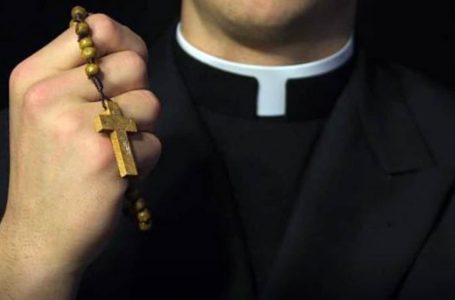 Se suspende de por vida a sacerdote acusado de abuso sexual contra dos menores