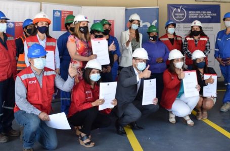 Autoridades y la Cámara Chilena de la Construcción firman acuerdo para inserción y capacitación de la mujer en este sector
