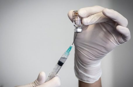 Gobierno confirma que no se vacunará a turistas ni extranjeros en situación irregular en el país