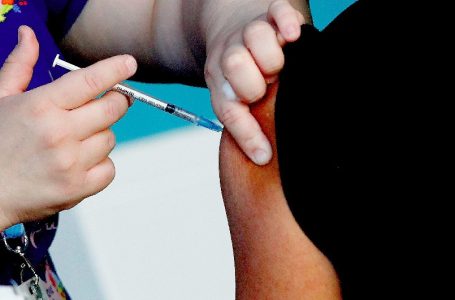 Esta semana continúa vacunación a funcionarios de educación de pre-básica, básica y media en Curicó