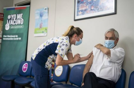 Presidente Piñera recibe segunda dosis de vacuna contra el Covid-19