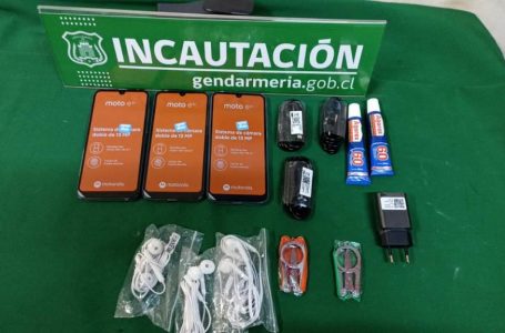 Internos del penal de Curicó fueron descubiertos con celulares entregados por su abogada