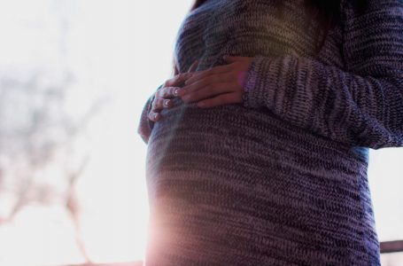 Académicas recalcan riesgos del embarazo adolescente