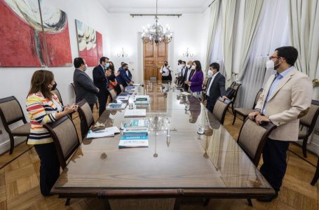 Hoy se desarrolló reunión bilateral entre ministro delgado y futura ministra Izkia Siches