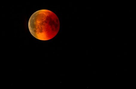 Chilenos podrán apreciar eclipse y “Luna de sangre” este domingo por la noche