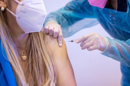Efectos secundarios de vacunas son esperables e  indican una reacción normal del sistema inmunológico