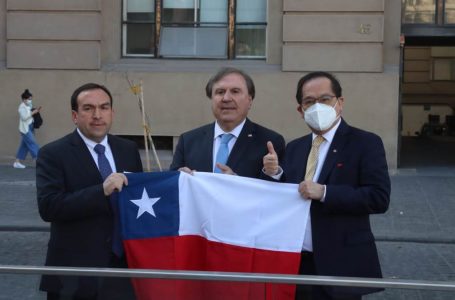 Diputados UDI exigen al Gobierno invocar Ley de Seguridad Interior del Estado por ultraje a la bandera nacional en acto del Apruebo en Valparaíso
