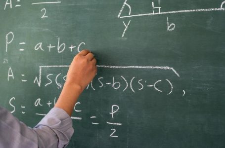 UCM invita a profesoras y profesores de matemática a la “Escuela de Verano” 2023