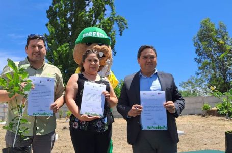 Conaf y Municipio entregan áreas verdes a 250 familias de Valles de Villa Alegre