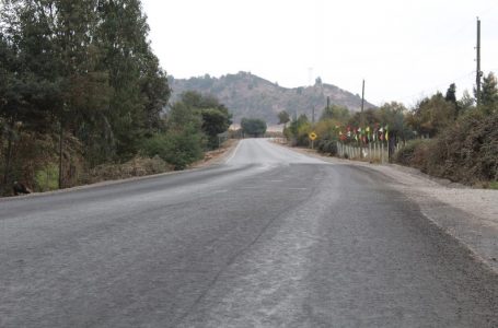 Tras protesta por mal estado de los caminos pavimentan carretera Arco Oriente de Pelarco