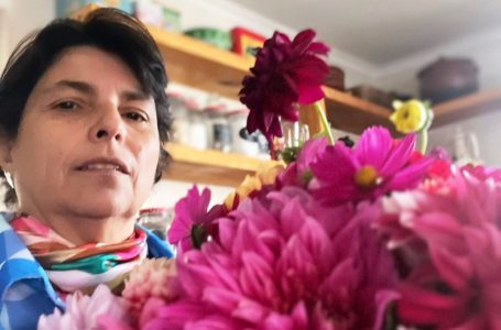 Beatriz Villouta: “una de mis mayores satisfacciones es ayudar a las mujeres productoras de flores de mi zona”
