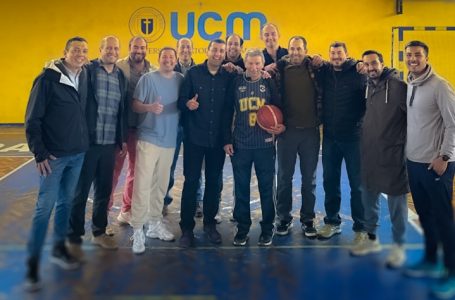 Egresados del equipo de basquetbol UCM homenajearon al gran Manuel Herrera Blanco