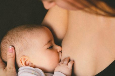 Lactancia materna prolongada: opción que trae beneficios al bebé y a la madre