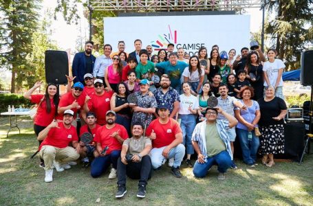 Fundación Camiseteados premió a 16 chilenos por su labor social y comunitaria